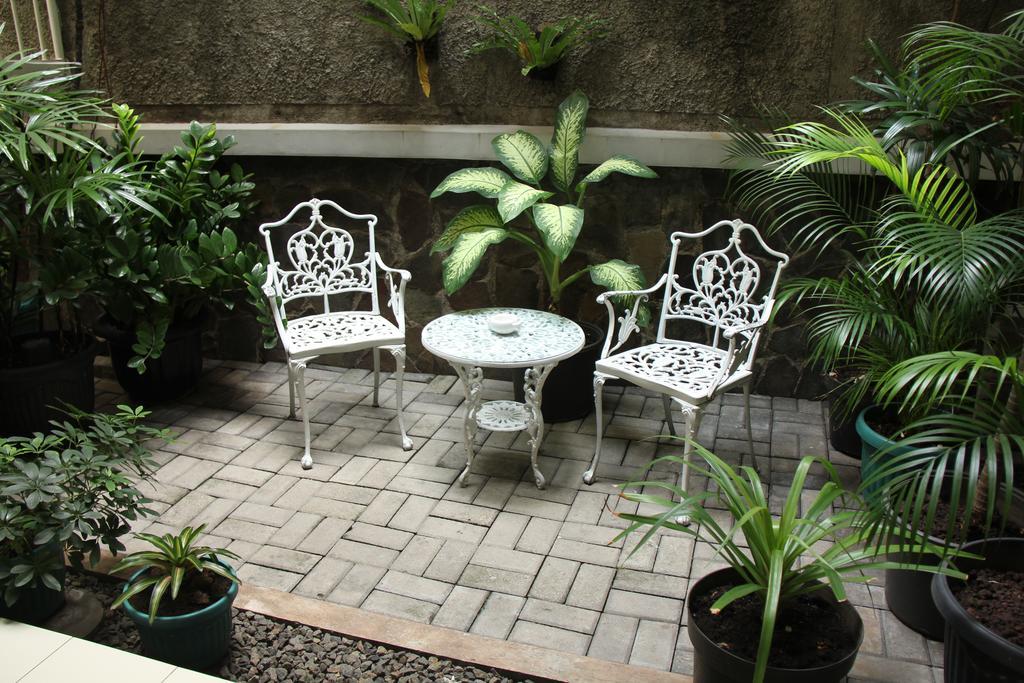 Bed And Breakfast Tomang Jakarta Luaran gambar