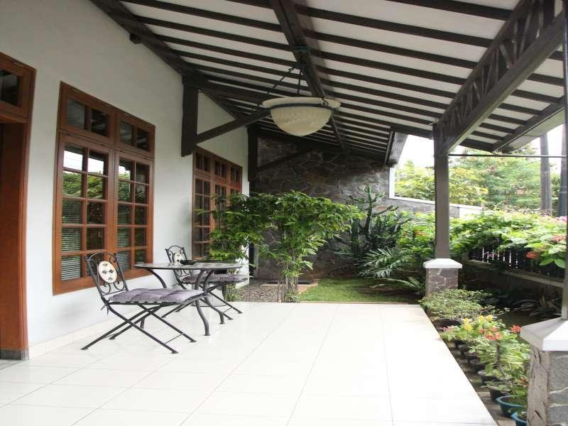 Bed And Breakfast Tomang Jakarta Luaran gambar